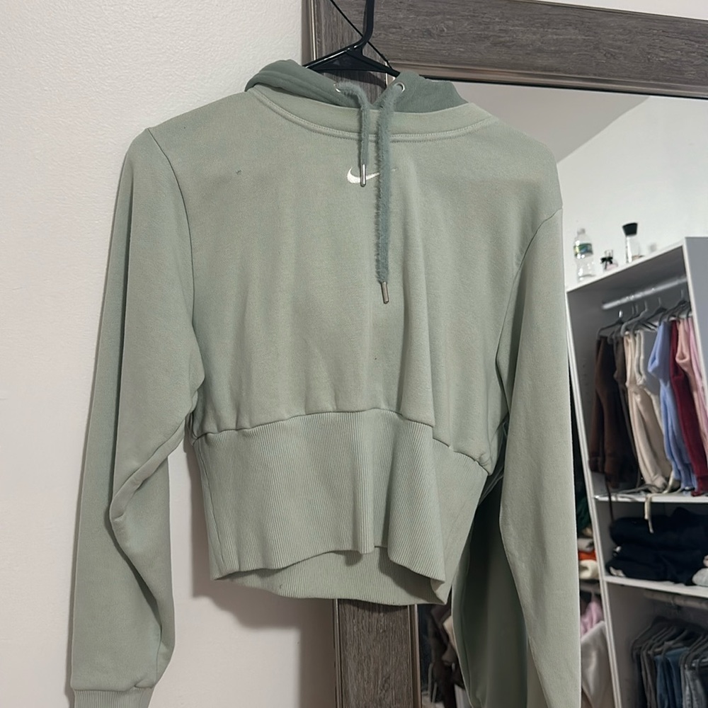 Women’s cropped like hoodie